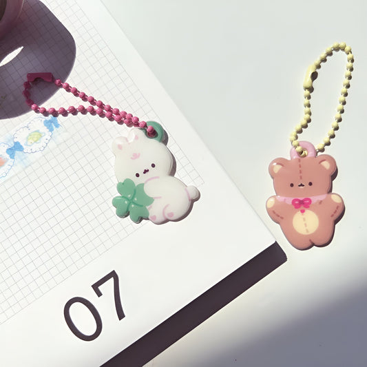 Cheerful bear keychain