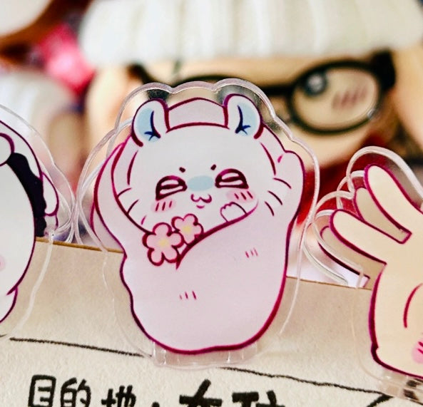 Flying squirrel chiikawa binder clip